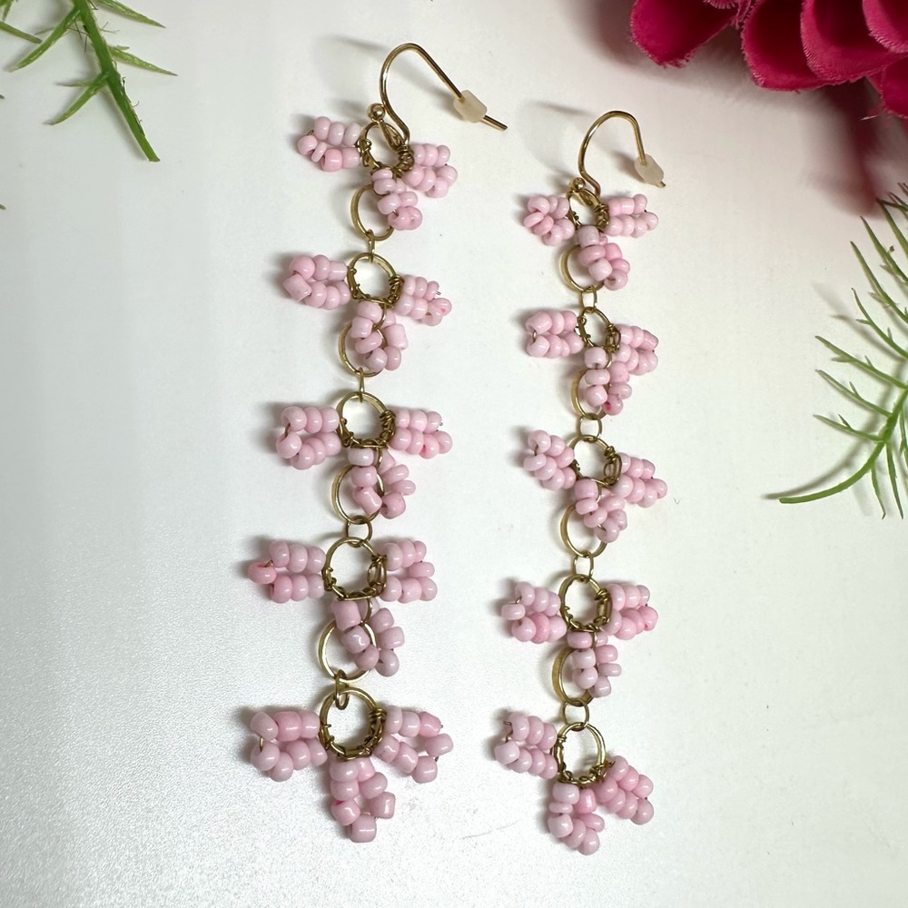 NEW⚜️Handmade Delicate Pink Beaded Dangly Earrings - Picture 2 of 5